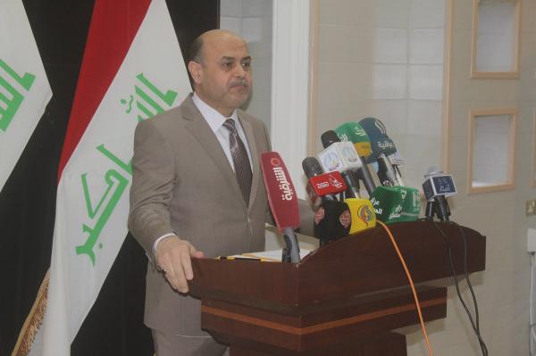 النصراوي يغادر العراق بعد استقالته ويكشف عن تعرضه لتهديد جديد