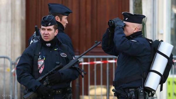 براغيث تغزو مركز شرطة في باريس.. والأزمة تصل لوزير الداخلية