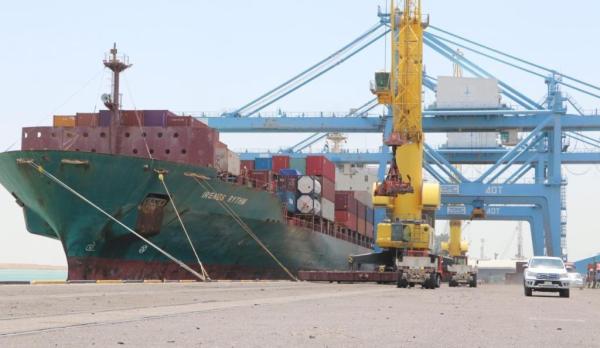 النقل : ميناء أم قصر الشمالي يستقبل عددا من السفن التجارية المتنوعة