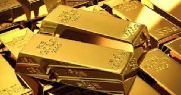 الذهب يتراجع مع تركيز شركات الدولار والمستثمرين على الصراع في أوكرانيا