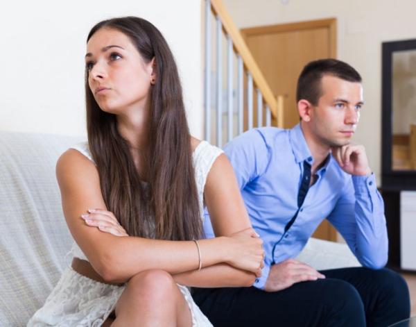 دراسة: راتب الزوجة قد يسبب توتر وأزمة للزوج
