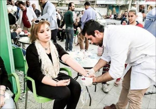 فنانون وإعلاميون يتبرعون بالدم لدعم القوات الأمنية .