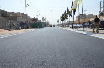 النائب الاول لمحافظ البصرة يشرف على اكساء شارع المستطيل في منطقة حي الحسين