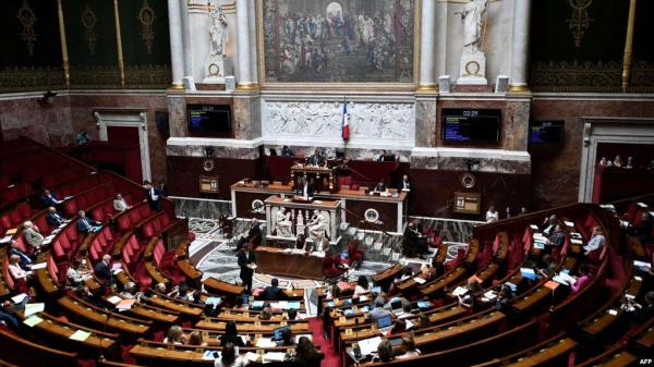 فرنسا تفرض ضرائب على عمالقة الإنترنت
