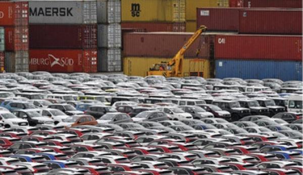 ترامب يمهل «اليورو» واليابان 6 أشهر للتفاوض بشأن قطاع السيارات
