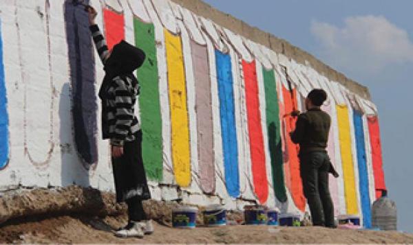 جدارية لحث الناس على القراءة في الموصل