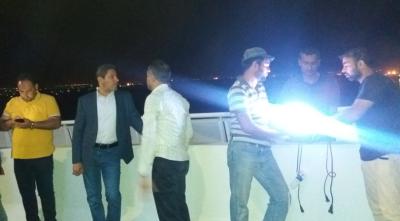 نائب محافظ البصرة يتابع ميدانيا ليلا انارة جسر الشهيد محمد باقر الصدر على شط العرب
