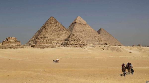 مصر.. اكتشاف مقبرة أثرية قرب الأهرامات