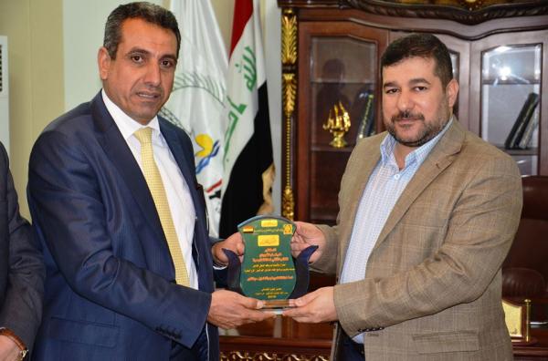اتحاد مقاولين العراقيين يكرم الدكتور ضرغام الاجودي" بدرع التميز