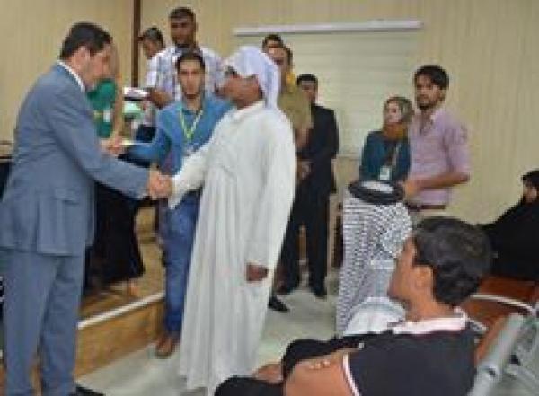 نائب محافظ البصرة يشرف على توزيع مبالغ ضحايا الارهاب والمصابين في ديوان المحافظة