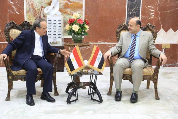 محافظ البصرة يستقبل القنصل المصري في البصرة بمناسبة انتهاء فترة عمله