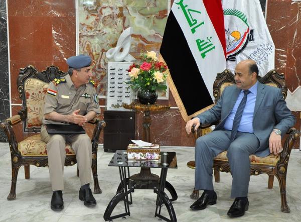 خلال استقباله لآمر طيران الجيش العراقي في البصرة .. الدكتور النصراوي يؤكد إن طيران الجيش هو ظهير قوي لحماية المحافظة