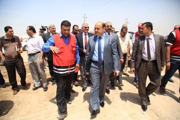 محافظ البصرة يشرف على وضع اللمسات الاخيرة لمخيم النازحين والمهجرين من المناطق الساخنة في شمال العراق