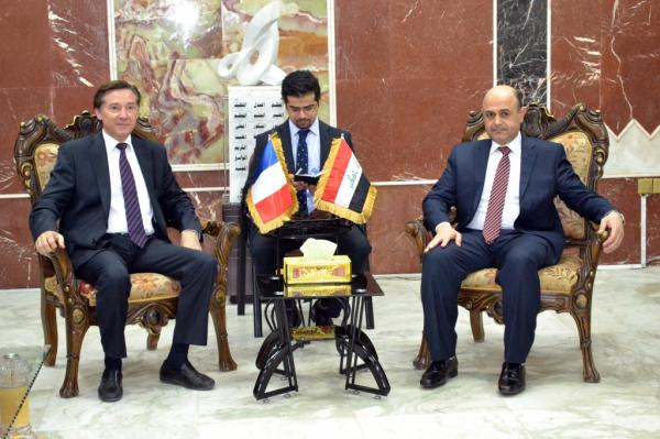 3-7-2013 محافظ البصرة الدكتور النصراوي خلال استقباله السفير الفرنسي