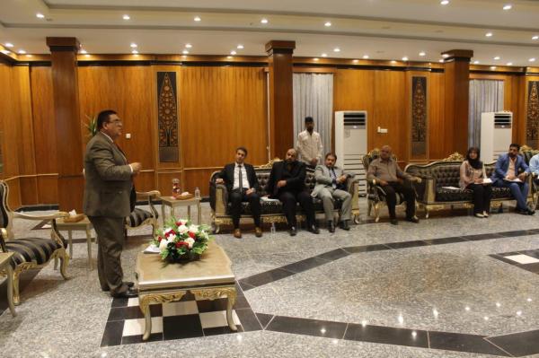 مدير مكتب محافظ البصرة يعقد اجتماعاً موسعاً بمدراء الأقسام في ديوان المحافظة