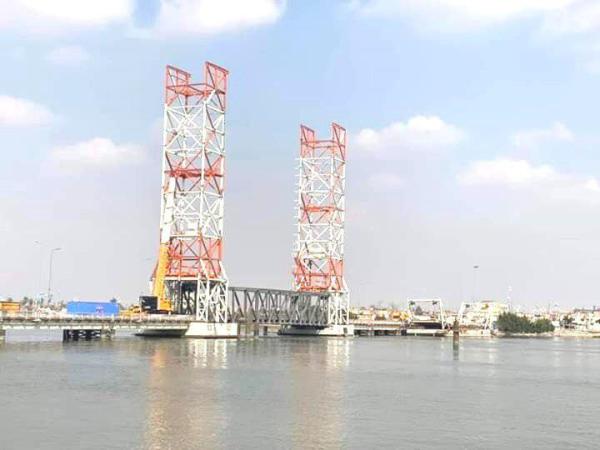 مع قربِ افتتاحه... "جسر الشهيد كنعان" في البصرة ينفرد بفتحة ملاحيّة هيَ الأولى من نوعها في الشرق الأوسط