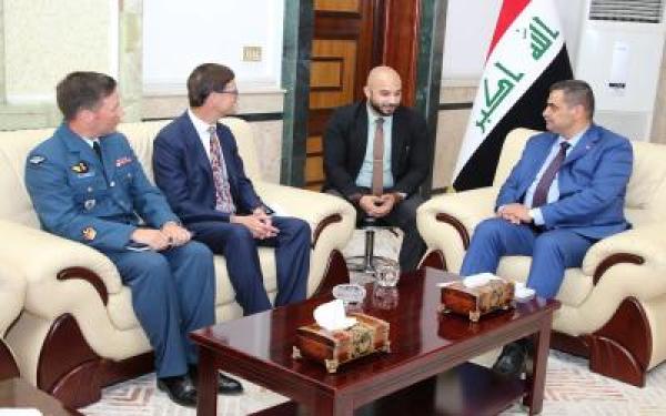 العراق يبحث مع كندا تقديم الدعم الى الكليات العسكرية